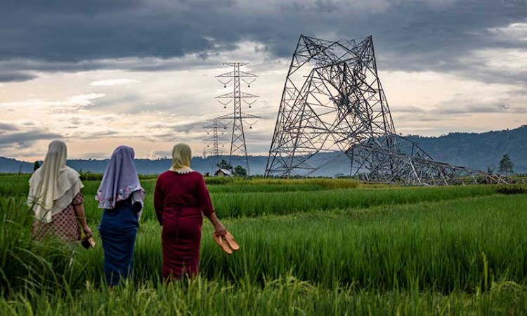 Menara Sutet 136 transmisi 500 KV jaringan Batang-Ungaran Milik PLN Roboh