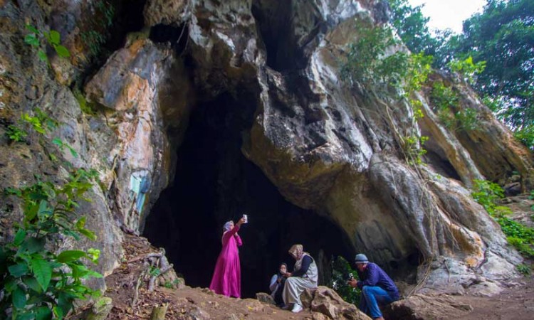 Goa Lowo di Desa Tegalrejo Kalimantan Selatan Ramai Dikunjungi Wisatawan