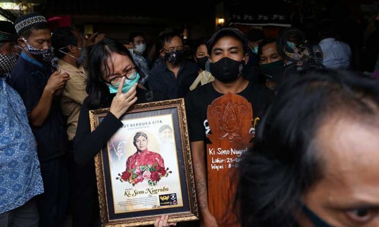 Prosesi Pemakaman Dalang Wayang Kulit Ki Seno Nugroho