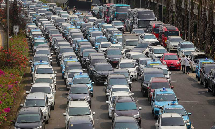 Kedatangan Habib Rizieq Shihab Membuat Jalan Tol Bandara Soekarno Hatta Macet Total