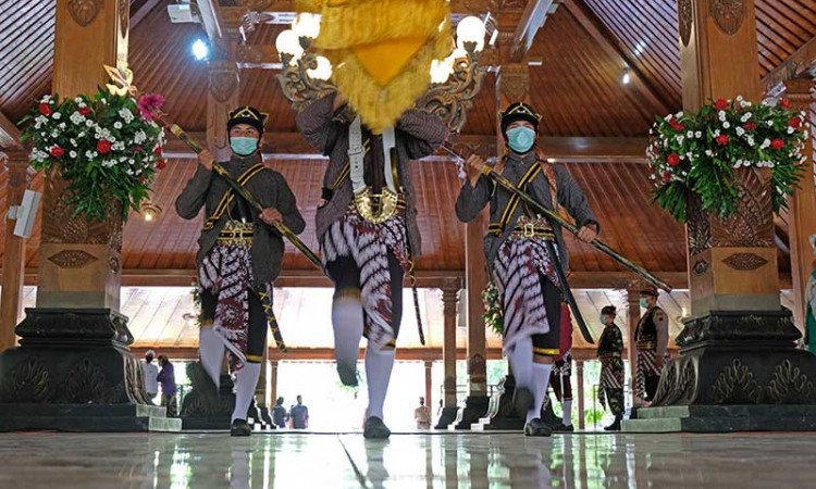 Personel TNI-Polri Gelar Upacara Bernuansa Kerjaan Mararam Untuk Peringati Hari Jadi ke-186 kabupaten Temanggung