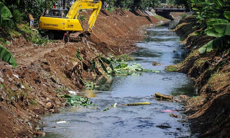 Antisipasi Banjir, Sungai Anak Citarum Mulai Dinormalisasi