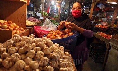 Omzet Pedagang Pasar Tradisional Menurun Hingga 70 Persen Akibat Pandemi