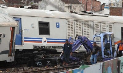 Rangkaian Gerbong Kereta Api Anjlok di Malang