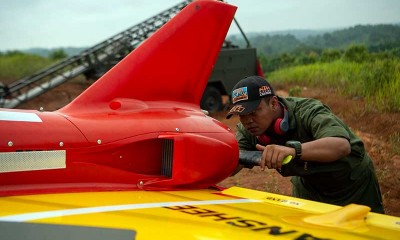 Prajurit TNI Terbangkan Drone Banshee Whirlwind Untuk Mengintai Musuh