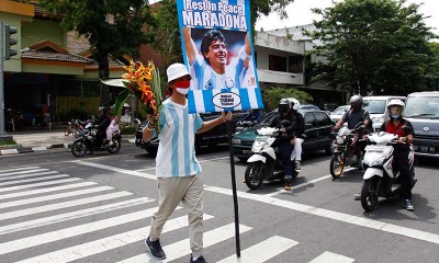 Suporter Sepakbola di Solo Kenang Diego Maradona Yang Meninggal Akibat Serangan Jantung