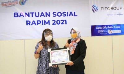 FIF Group Serahkan Bantuan Kepada 5 Yayasan Dari 5 Agama