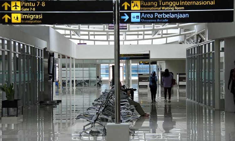 Penerbangan di Bandara El Tari Kupang Dibatalkan Akibat Erupsi Gunung Api Ili Lewotolok