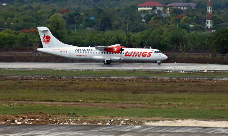 Penerbangan di Bandara El Tari Kupang Dibatalkan Akibat Erupsi Gunung Api Ili Lewotolok