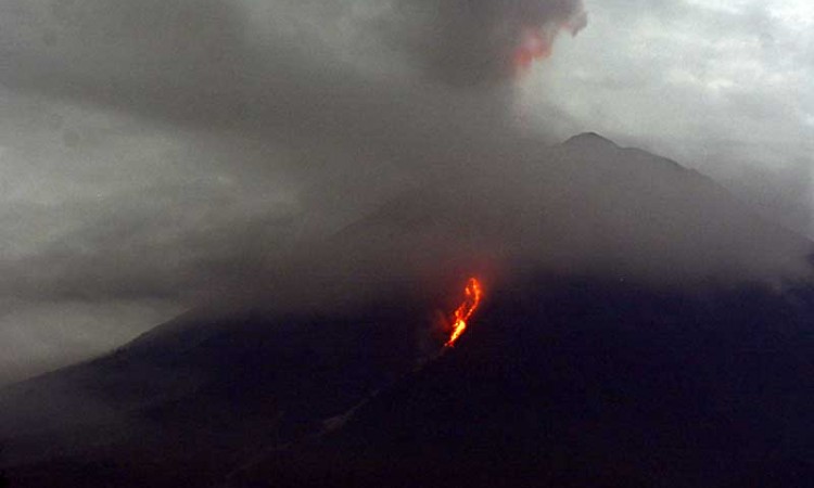 Gunung Semeru Meletus, Semburkan Awan Panas Sepanjang 11 Kilometer