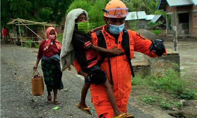 Warga Yang Tinggal di Kawasan Rawan Bencana Erupsi Gunung Ili Lewotolok Mulai Dievakuasi