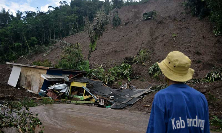 Intensitas Hujan Tinggi, Sejumlah Daerah di Garut Alami Bencana Tanah Longsor