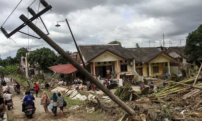 Evakuasi Warga Yang Rumahnya Kebanjiran di Medan, Sumatera Utara