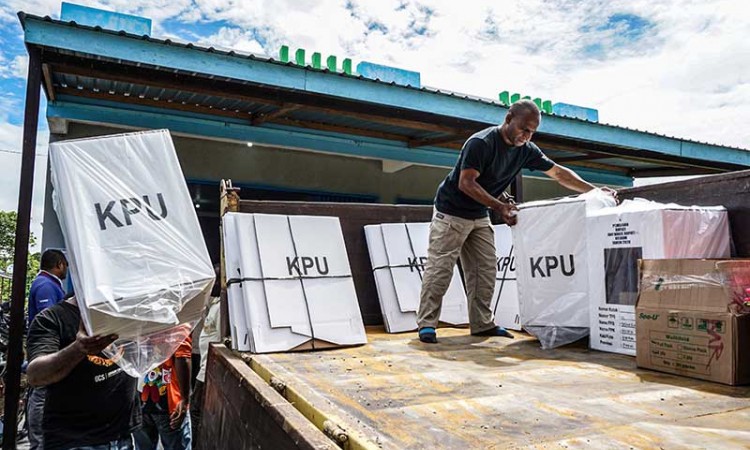 Distribusi Logistik Pilkada Serentak di Kabupaten Keerom Papua
