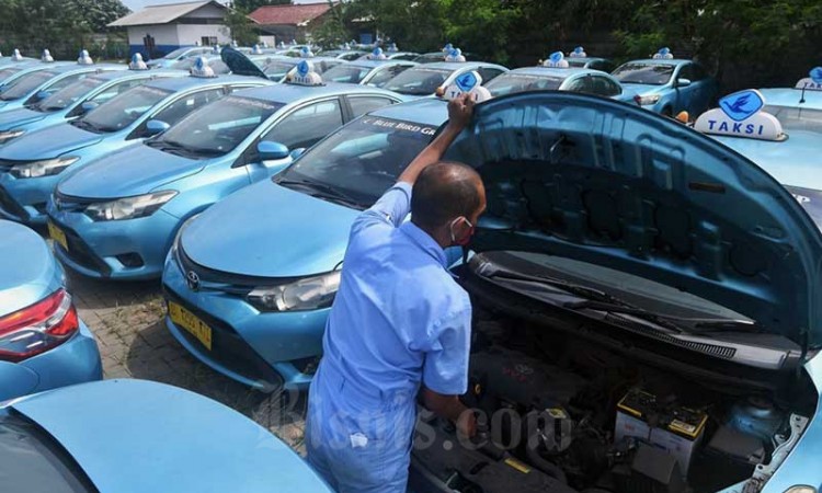 Penjualan Eks Taksi Blue Bird Mencapai 500 Mobil Setiap Bulan