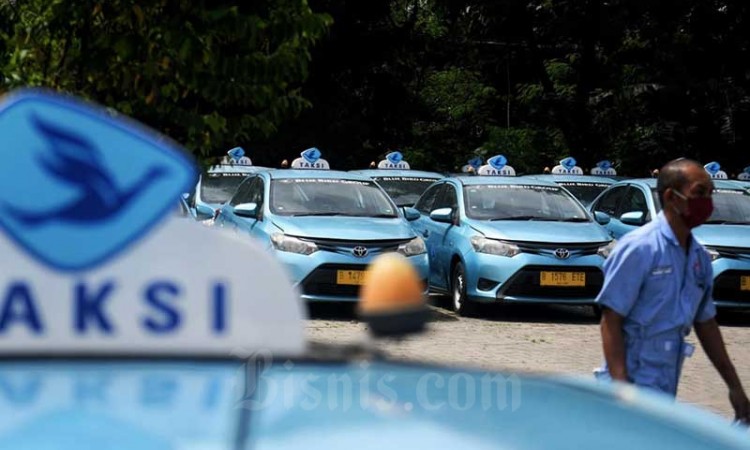 Penjualan Eks Taksi Blue Bird Mencapai 500 Mobil Setiap Bulan