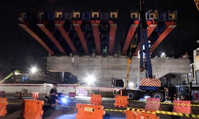 Pemasangan Balok Girder Proyek Jalan Tol Becakayu