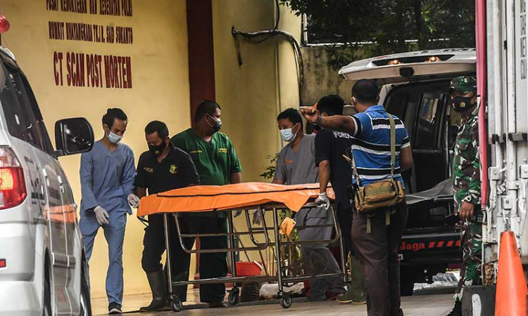 Jenazah Korban Kecelakaan Pesawat Sriwijaya Air SJ182 Tiba di RS Polri Kramat Jati