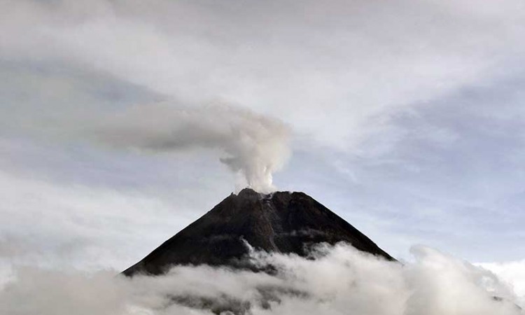 Aktivitas Vulkanik Gunung Merapi Terus Meningkat