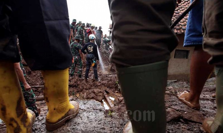 Tim SAR Gabungan Masih Mencari 26 Korban Bencana Tanah Longsor di Sumedang