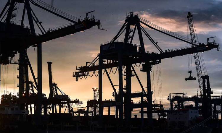 Neraca Perdagangan Pada 2021 Ditargetkan Surplus US$  1 Miliar