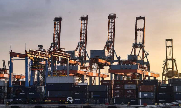 Neraca Perdagangan Pada 2021 Ditargetkan Surplus US$  1 Miliar