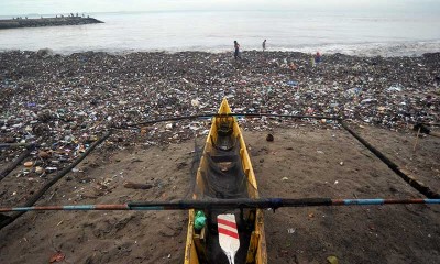 Nelayan Muaro Lasak Tidak Bisa Melaut Akibat Adanya Tumpukan Sampah di Pantai