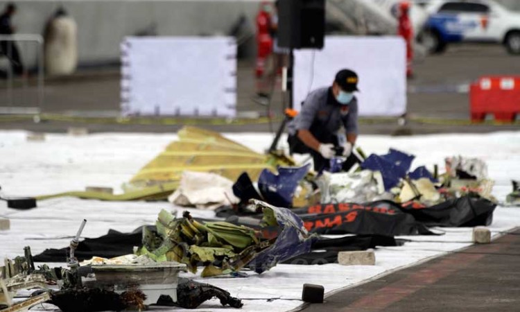 Basarnas Telah Mengevakuasi 74 Kantong Jenazah Korban Kecelakaan Pesawat Sriwijaya Air SJ182