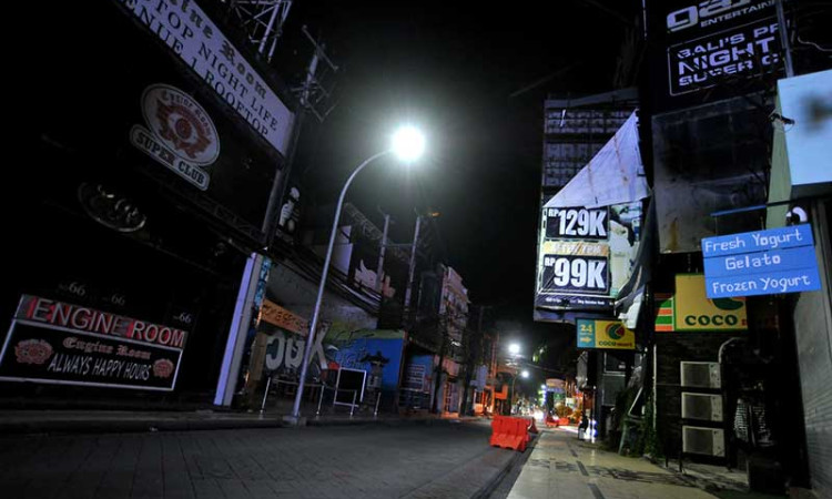 Suasana Sunyi Kawasan Kuta di Bali Saat Penerapan PPKM