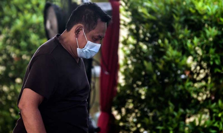 Keluarga Korban Jatuhnya Pesawat Sriwijaya Air SJ182 Mengurus Pengambilan Jenazah