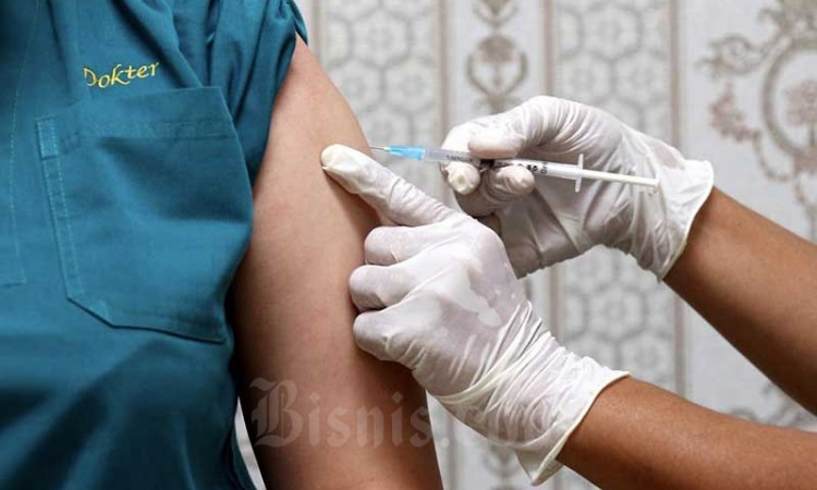 Tenaga Kesehatan di Jabar Mulai Jalani Vaksinasi Covid-19