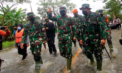 Panglima TNI Marsekal TNI Hadi Tjahjanto Tinjau Lokasi Banjir di Kalimatan Selatan