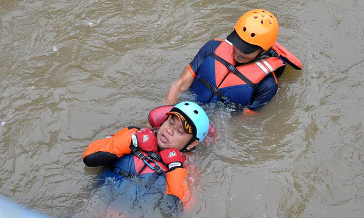 Pelatihan Penanggulangan Banjir di Sungai Ciliwung Jawa Barat