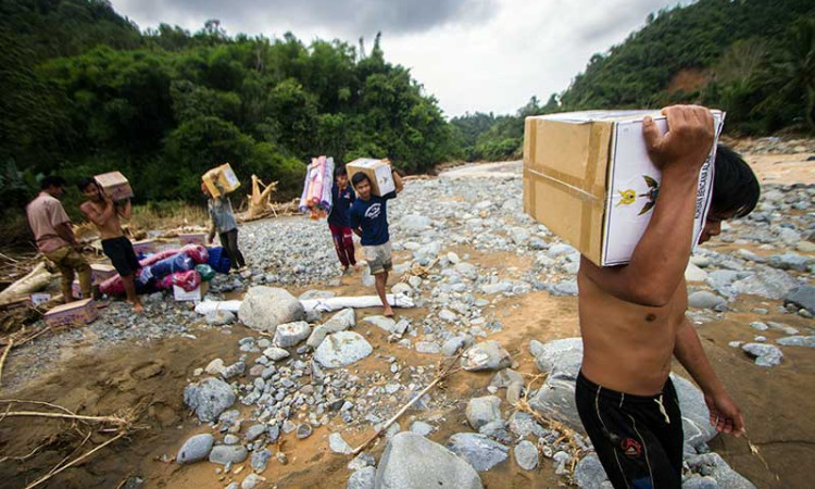 Bantuan Untuk Korban Banjir di Pedalaman Kalsel Didistribusikan Lewat Jalur Udara