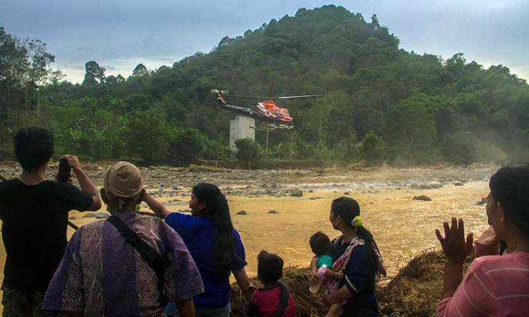 Bantuan Untuk Korban Banjir di Pedalaman Kalsel Didistribusikan Lewat Jalur Udara