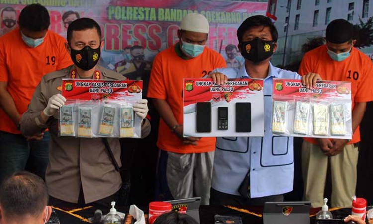 Polisi Berhasil Amankan Dollar AS Palsu Senilai Rp1,4 miliar Yang Beredar di Bandara Soekarno Hatta
