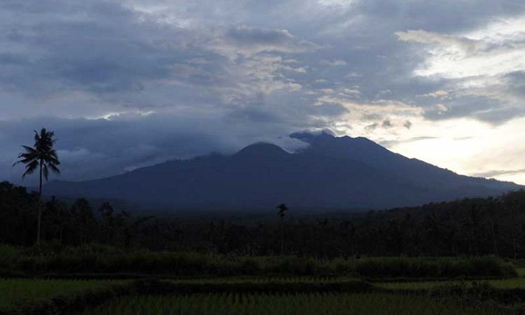 Aktivitas Vulkanik Gunung Raung Meningkat, BPBD Jember Himbau Warga Agar Tidak Panik