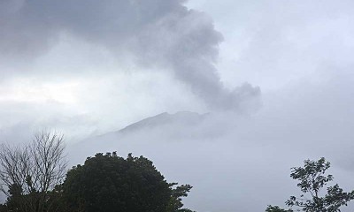 Gunung Raung di Banyuwangi Asap Hitam Setinggi 2.000 Meter