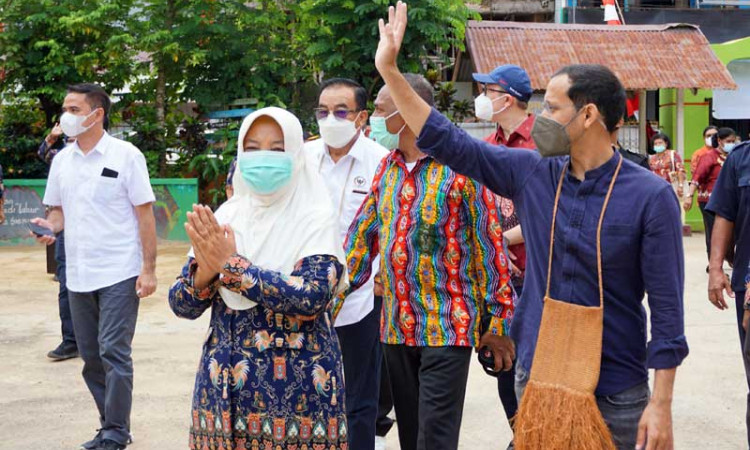 Mendikbud Nadiem Makarim Sosialisasikan P3K Tenaga Pendidikan di Papua