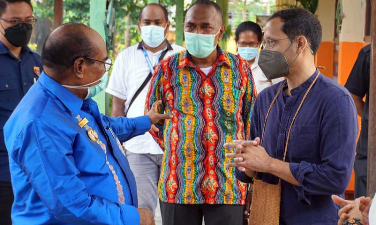 Mendikbud Nadiem Makarim Sosialisasikan P3K Tenaga Pendidikan di Papua
