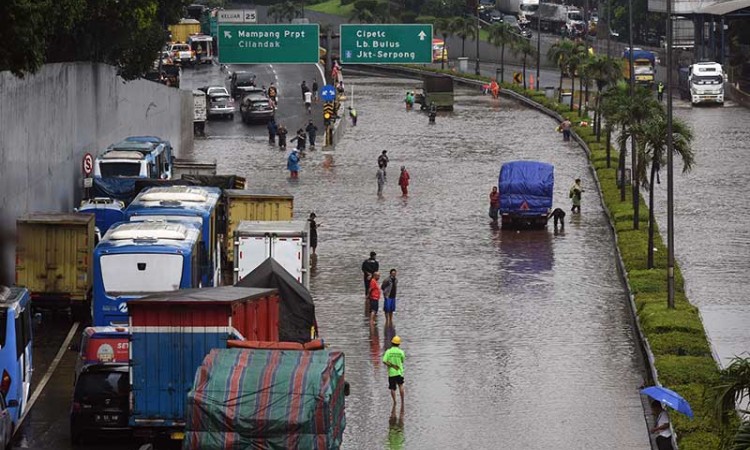 Ruas Tol TB Simatupang Jakarta Terendam Banjir