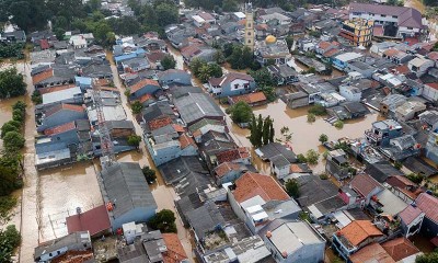 Kali Sunter di Jakarta Meluap, Ratusan Rumah Warga Terendam Banjir