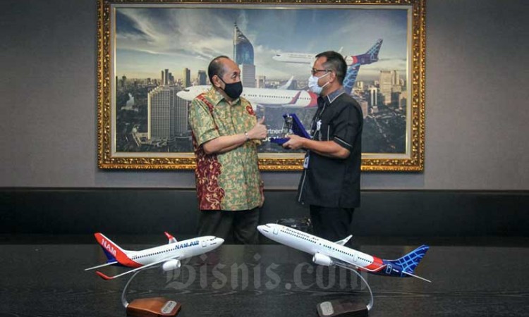 Sriwijaya Air Berikan Penghargaan Kepada CIU Insurance Atas penanganan Klaim Kecelakaan Pesawat Sriwijaya Air SJ-182