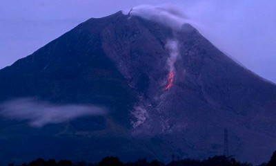 Gunung Sinabung Kembali Mengeluarkan Lava Pijar
