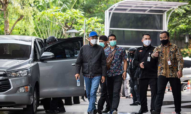 Gubernur Sulawesi Selatan Nurdin Abdullah Tertangkap OTT KPK Dengan Koper Berisi Uang