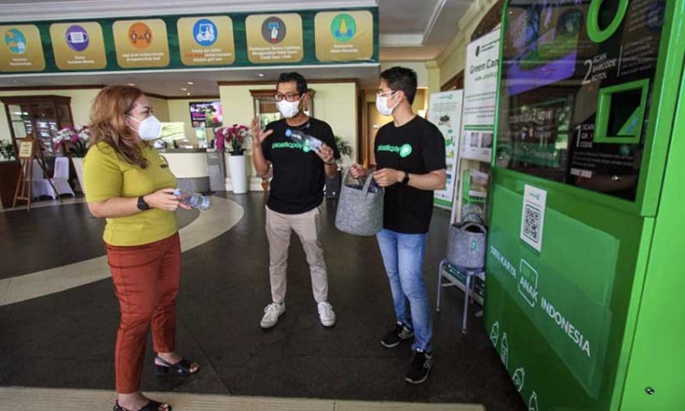 Peluncuran Semi Reverse Vending Machine Pertama di Indonesia