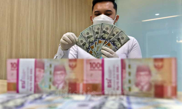 Awal Pekan, Rupiah Kembali Melemah ke Level  Rp14.255 per dolar AS