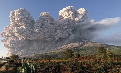 Kembali Erupsi, Gunung Sinabung Semburkan Material Vulkanik Setinggi Kolom 5.000 Meter 
