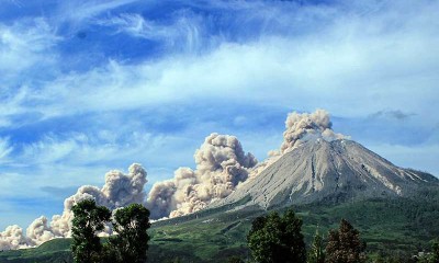 Kembali Erupsi, Gunung Sinabung Semburkan Material Vulkanik Dengan Tinggi Kolom 3.000 Meter