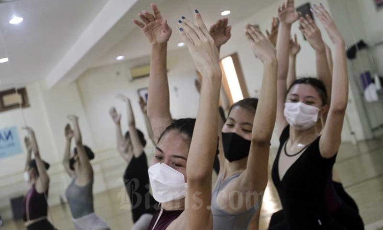 Latihan Tari Balet di Jakarta Mulai Digelar Secara Tatap Muka